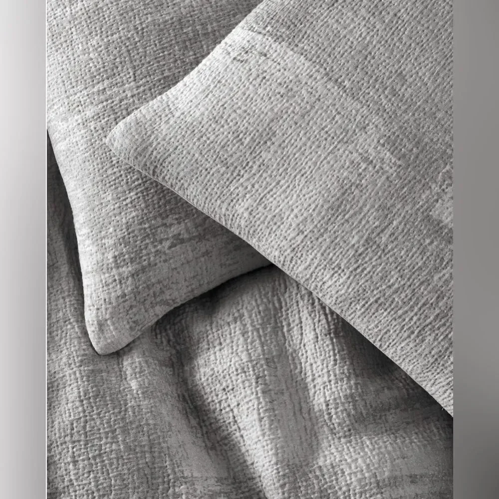 Oake Drybrush Matelasse Comforter Set Size King